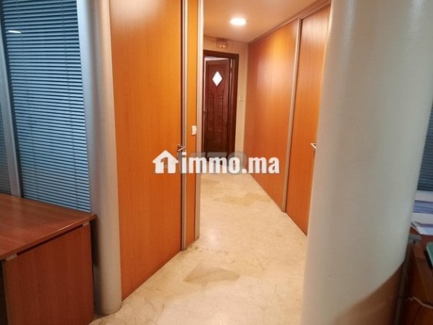 grand-plateau-de-bureaux-meuble-et-equipe-a-louer-big-5