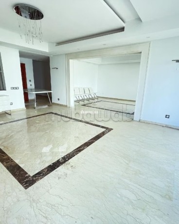 tres-bel-appartement-familial-de-3-chambres-et-terrasse-de-100m2-big-2