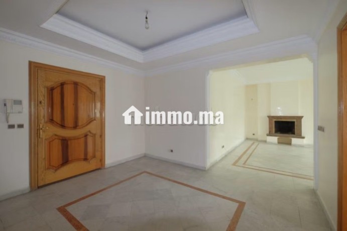 vend-appartement-a-racine-surface-de-140-m2-concierge-big-0