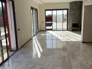 Splendide villa à vendre à Route de l'Ourika. Surface de 1081 m² - Maison à vendre