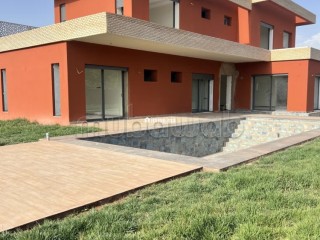 Splendide villa à vendre à Route de l'Ourika. Surface de 1081 m² - Maison à vendre