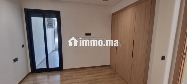 studio-non-meuble-a-louer-big-2