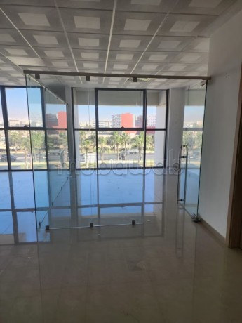 magnifique-plateau-bureau-en-location-big-0