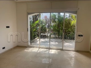 villa-avec-piscine-dans-residence-a-ain-diab