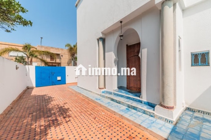 villa-plain-pied-397-m2-a-vendre-big-12