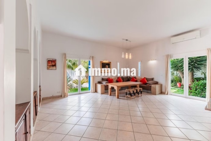 villa-plain-pied-397-m2-a-vendre-big-18