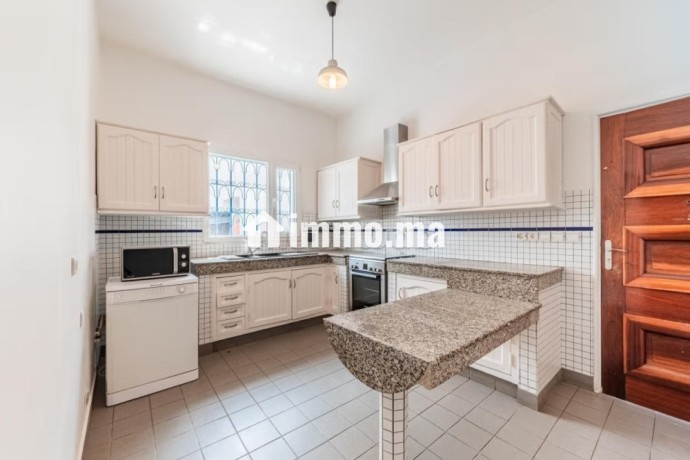 villa-plain-pied-397-m2-a-vendre-big-19