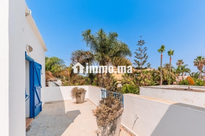 villa-plain-pied-397-m2-a-vendre-big-8