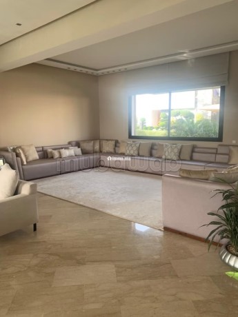 superbe-villa-a-louer-a-ville-verte-4-pieces-confortables-bien-meuble-big-3