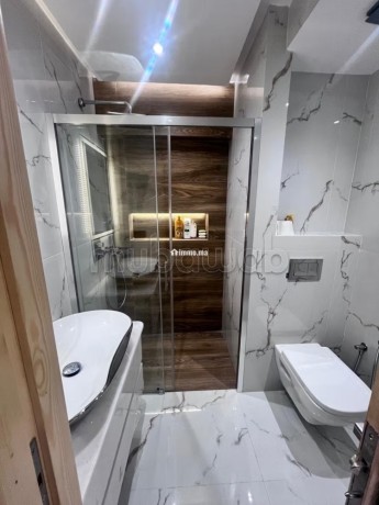 location-dun-appartement-a-mozart-surface-de-100-m2-avec-ascenseur-et-espace-vert-big-8