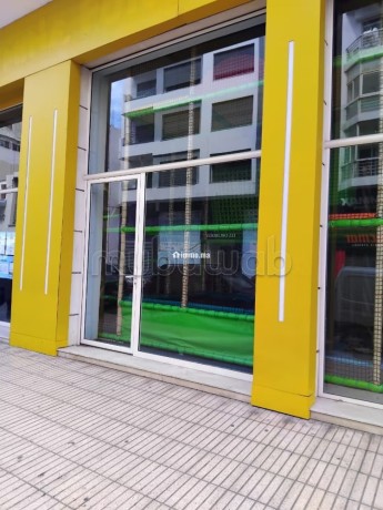 vente-de-2-magasins-fusionnes-totalisant-410m2-big-0