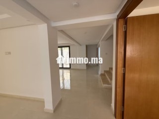 Somptueuse villa à vendre à Ryad Toulal.6 chambres agréables. - Villa à vendre - Meknes
