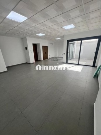 bureau-a-vendre-avec-terrasse-69m2-big-0