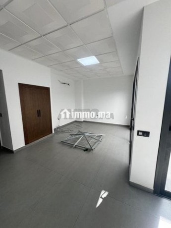 bureau-a-vendre-avec-terrasse-69m2-big-3