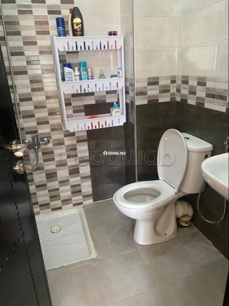 Appartement à vendre à Martil. Superficie 65 m². Salon traditionnel marocain, résidence sécurisée - Vente Immobilier - Martil - photo 2