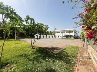 BOUSKOURA VENTE: Centre Commercial /Bâtiment Administratif - Bureau à vendre