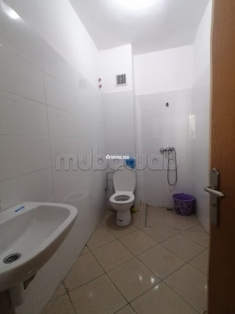 Bel appartement en location à Hay Salam.
Surface totale 55 m².
Bien meublé - Location Immobilier - Agadir - photo 7