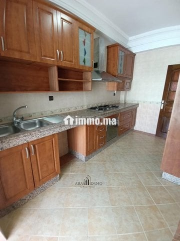 Appartement Bien Ensoleillé et Fraîchement Rénové - Location Immobilier - Casablanca - photo 2