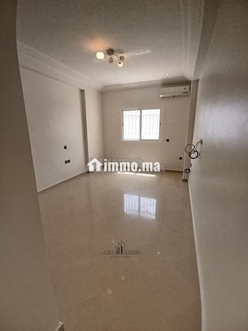 Appartement Bien Ensoleillé et Fraîchement Rénové - Location Immobilier - Casablanca - photo 5