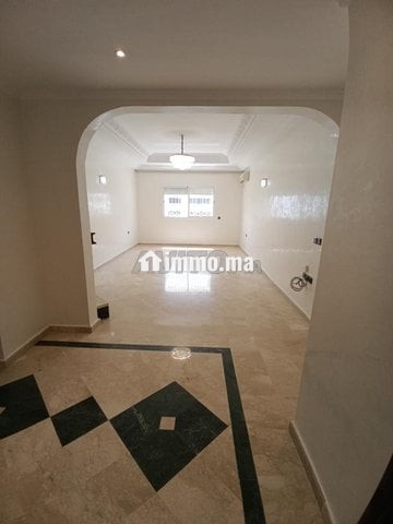 Appartement Bien Ensoleillé et Fraîchement Rénové - Location Immobilier - Casablanca - photo 6