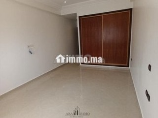 Appartement Bien Ensoleillé et Fraîchement Rénové - Appartement à louer - Casablanca