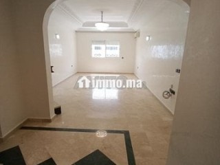 Appartement Bien Ensoleillé et Fraîchement Rénové - Appartement à louer - Casablanca