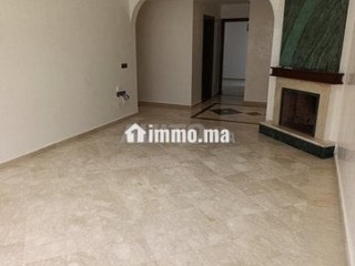 Appartement Bien Ensoleillé et Fraîchement Rénové - Appartement à louer - Casablanca