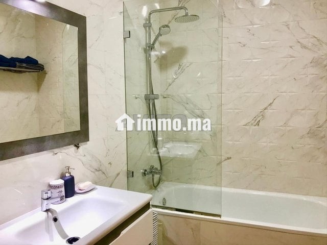 Une belle villa avec piscine pied sur mer - Location Immobilier - Temara - photo 5