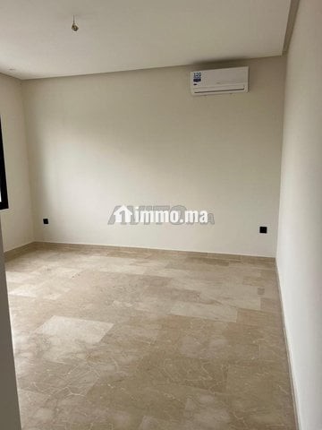 Studio neuf vide à louer à quartier Oasis - Location Immobilier - Casablanca - photo 8