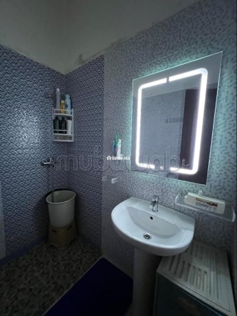 location-dun-appartement-a-tanja-balia-2-chambres-salon-traditionnel-et-porte-blindee-big-1