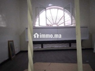 Magasin 32 m sur BD abdelmoumen dans galerie - Local commercial à louer - Casablanca