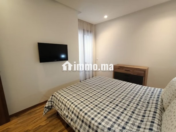 location-studio-tres-moderne-a-palmier-big-8