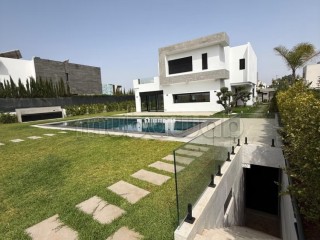 superbe-villa-a-louer-a-souissi-5-chambres-salon-traditionnel-et-systeme-dantenne-parabolique