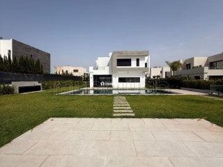 Superbe villa à louer à Souissi. 5 chambres. Salon traditionnel et système d'antenne parabolique - Villa à louer - Rabat