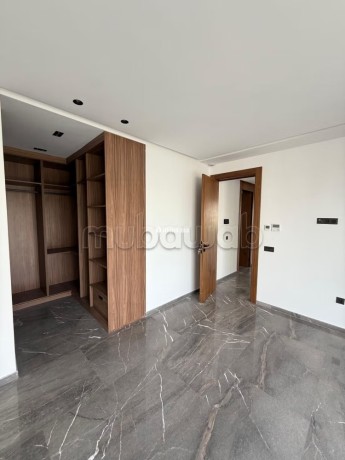 superbe-villa-a-louer-a-souissi-5-chambres-salon-traditionnel-et-systeme-dantenne-parabolique-big-13