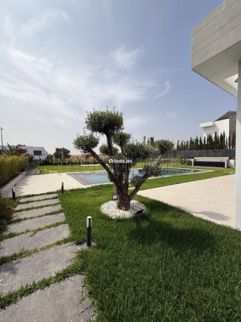superbe-villa-a-louer-a-souissi-5-chambres-salon-traditionnel-et-systeme-dantenne-parabolique-big-1
