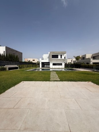 superbe-villa-a-louer-a-souissi-5-chambres-salon-traditionnel-et-systeme-dantenne-parabolique-big-2