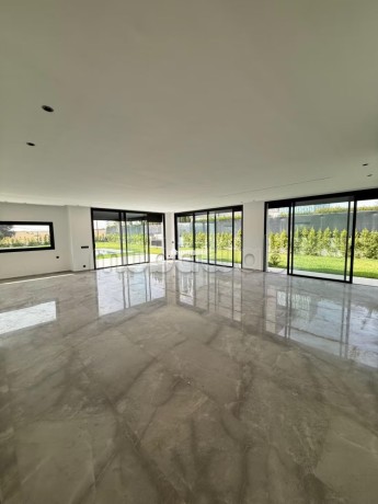 superbe-villa-a-louer-a-souissi-5-chambres-salon-traditionnel-et-systeme-dantenne-parabolique-big-3