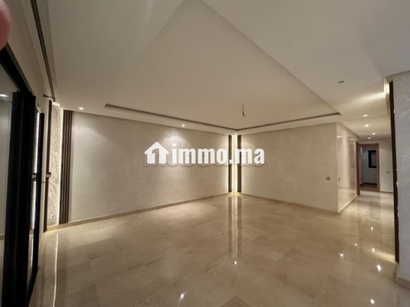 Très bel appartement en location à Riyad. Surface totale 120 m². Terrasse et ascenseur - Location Immobilier - Rabat - photo 1