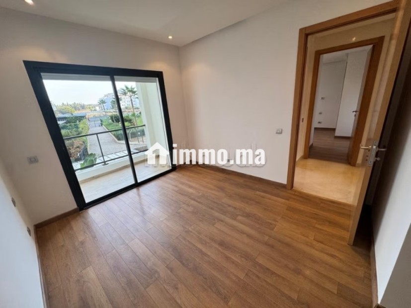 Très bel appartement en location à Riyad. Surface totale 120 m². Terrasse et ascenseur - Location Immobilier - Rabat - photo 2