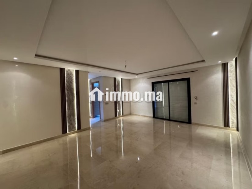 Très bel appartement en location à Riyad. Surface totale 120 m². Terrasse et ascenseur - Location Immobilier - Rabat - photo 5