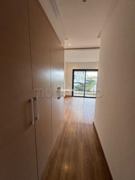Très bel appartement en location à Riyad. Surface totale 120 m². Terrasse et ascenseur - Location Immobilier - Rabat - photo 7