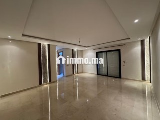Très bel appartement en location à Riyad. Surface totale 120 m². Terrasse et ascenseur - Appartement à louer - Rabat