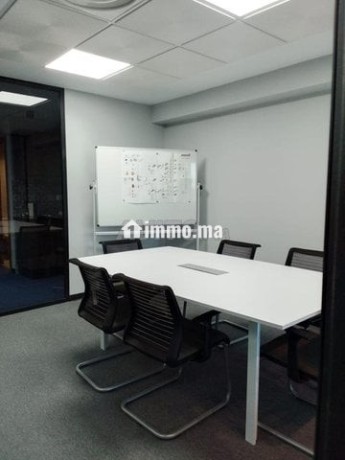 plateau-bureau-de-97-m2-bien-equipe-au-parc-big-8