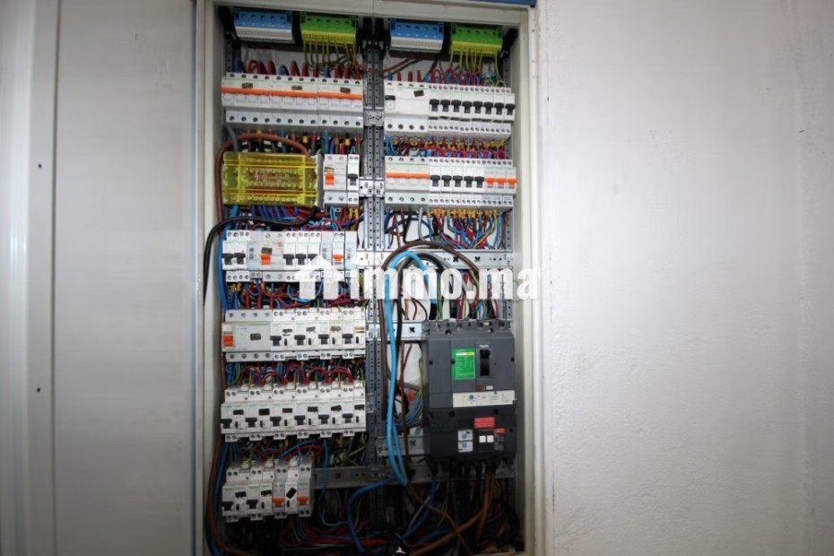Sapino loue unite industrielle stockage 4000 m² - Location Immobilier - Autre - photo 3