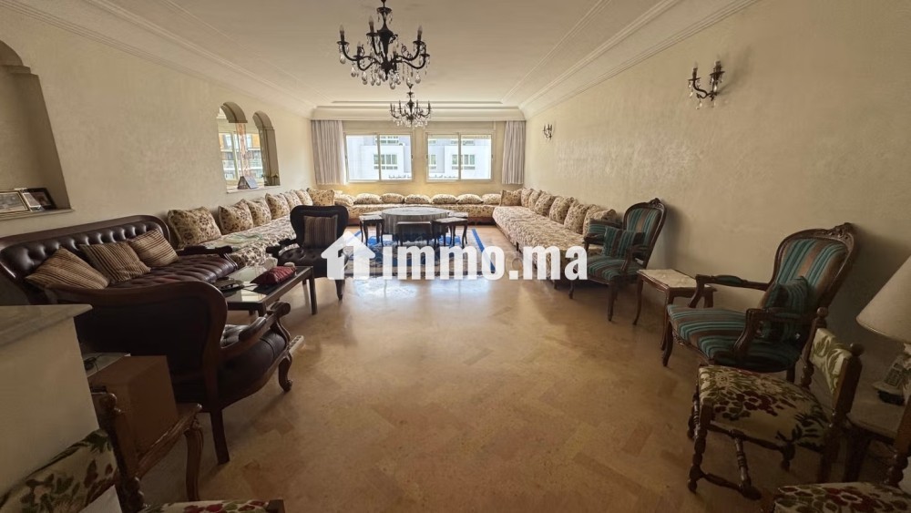 Appartement à vendre sur Bd Bir Anzarane côté hôtel Addagio. Surface totale 177 m². Ascenseur et terrasse - Vente Immobilier - Casablanca - photo 1