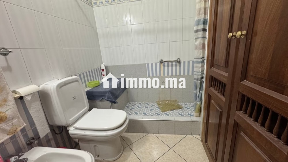 Appartement à vendre sur Bd Bir Anzarane côté hôtel Addagio. Surface totale 177 m². Ascenseur et terrasse - Vente Immobilier - Casablanca - photo 4