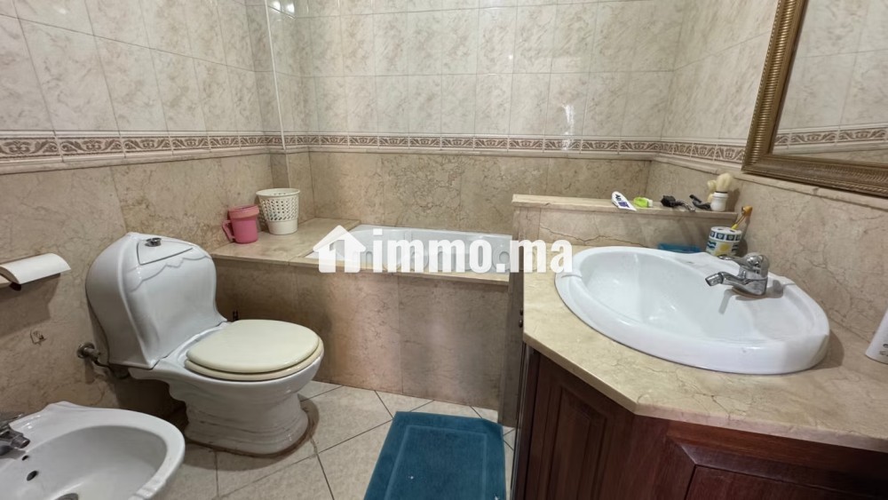 Appartement à vendre sur Bd Bir Anzarane côté hôtel Addagio. Surface totale 177 m². Ascenseur et terrasse - Vente Immobilier - Casablanca - photo 8