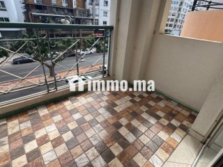 Appartement à vendre sur Bd Bir Anzarane côté hôtel Addagio. Surface totale 177 m². Ascenseur et terrasse - Appartement à vendre - Casablanca