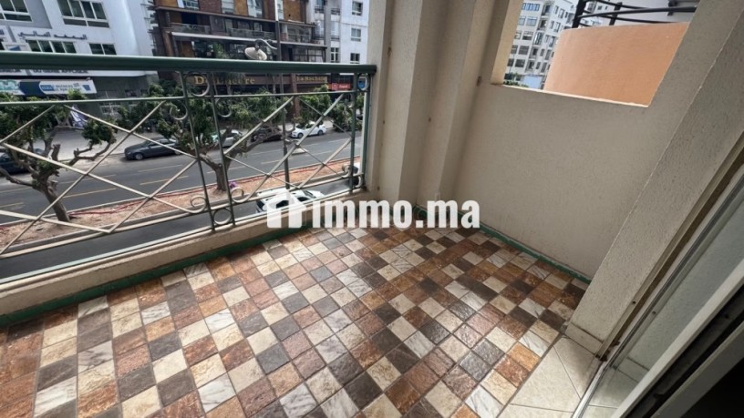 appartement-a-vendre-sur-bd-bir-anzarane-cote-hotel-addagio-surface-totale-177-m2-ascenseur-et-terrasse-big-9